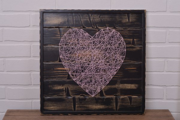 Сердце нитками и гвоздями