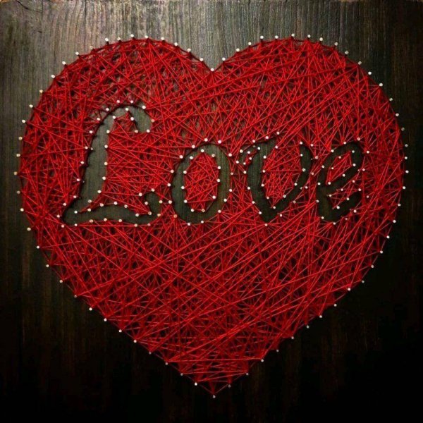 Сердце из ниток и гвоздей