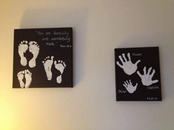 Отпечатки рук на холсте семьи