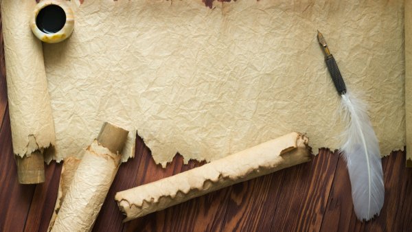 Свитки и перо