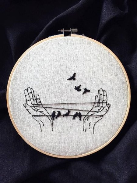 Вышивка на пяльцах девушка с волосами