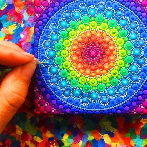 Элспет Маклин точечная роспись на камнях