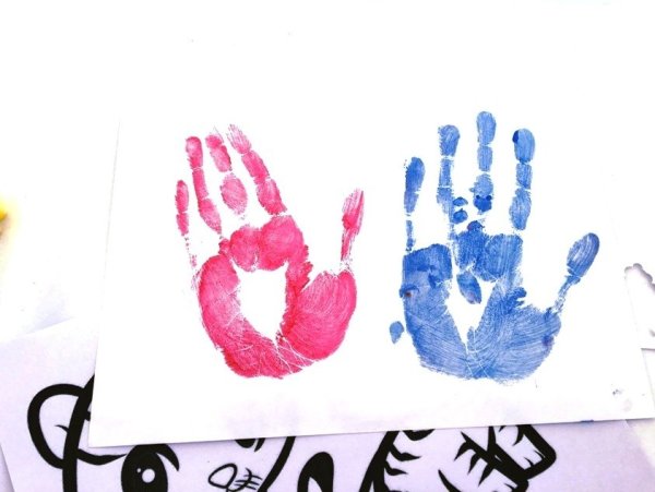 Картина с ладошками семьи