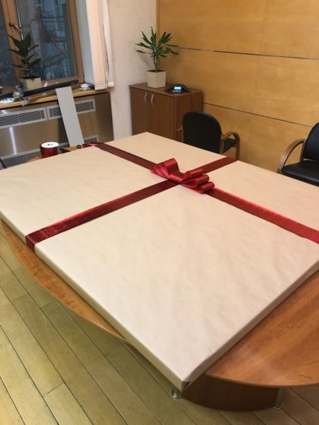 Упаковать картину в подарок