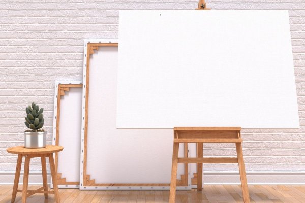 Пустая картина на стене