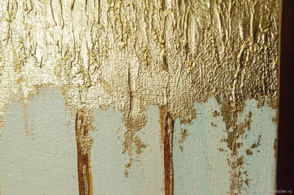 Круглая картина с золотом