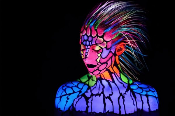 Флуоресцентный боди арт