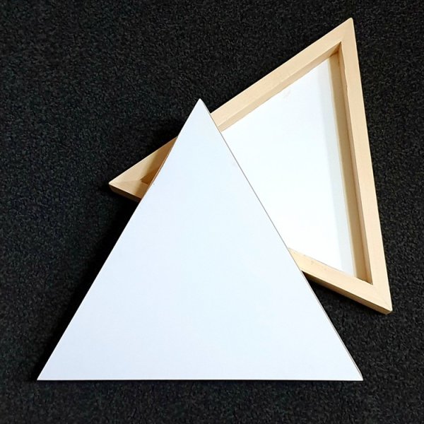 Треугольная основа для холста