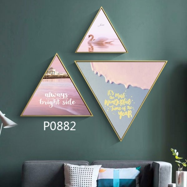 Треугольные картины в интерьере