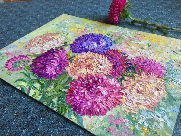 Гобелен с астрами на карту Красном фоне