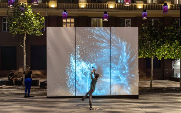 Световая проекция на улице