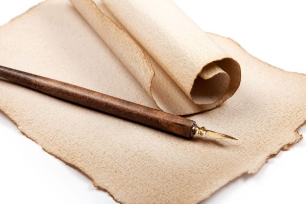 Пергамент с пером