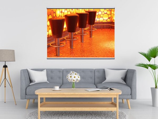 Женщина в баре