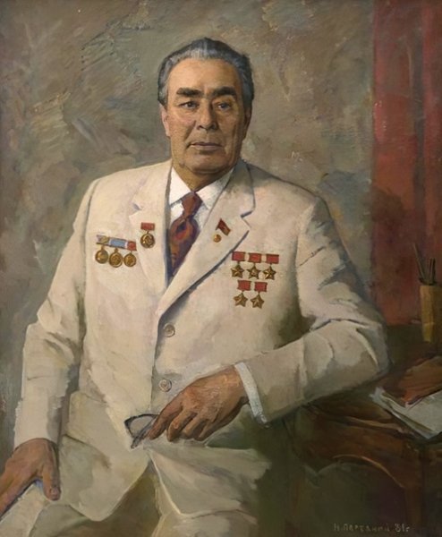 Портреты Брежнева в школе