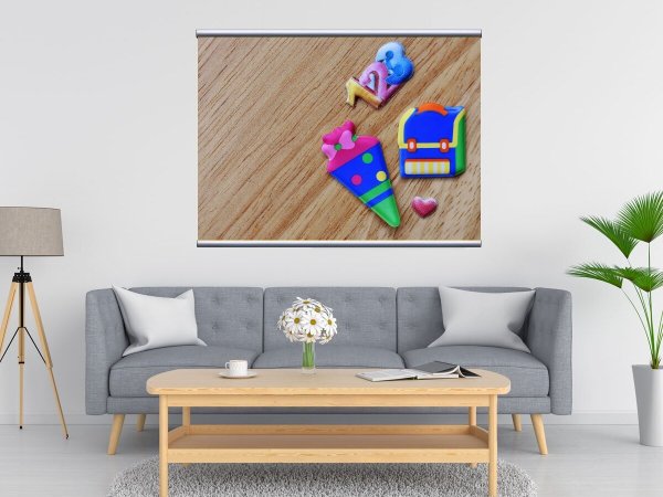 Мольберт и кисти