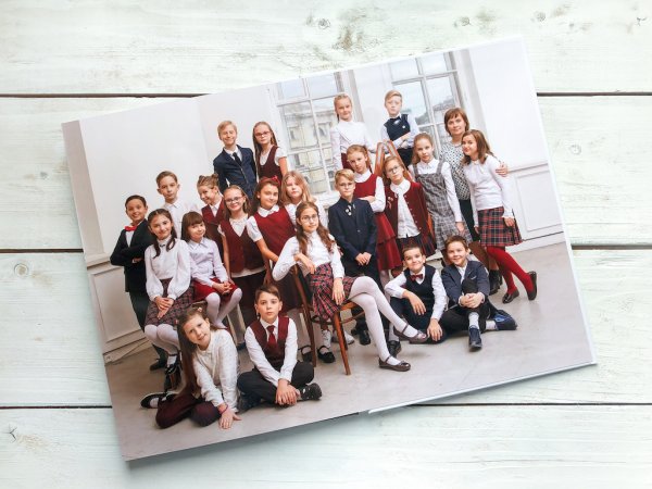 Картина на мольберте