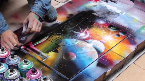 Рисованием красками в баллончиках