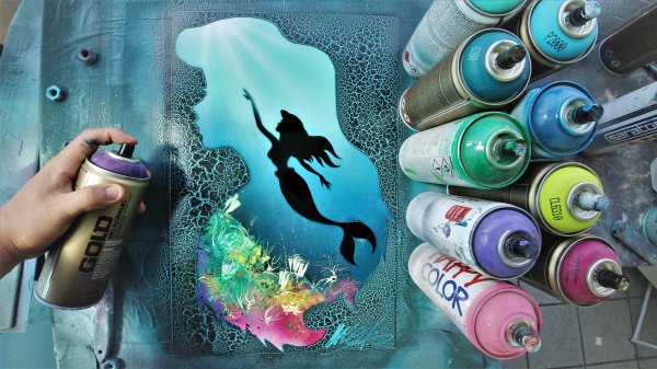 Рисование баллончиками на бумаге