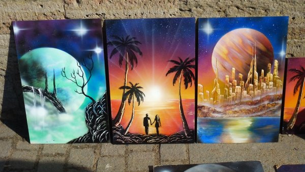 Рисунки аэрозольными красками на улице