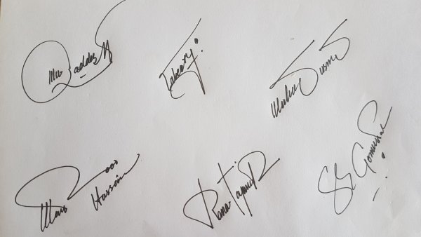 Где можно оставить автограф