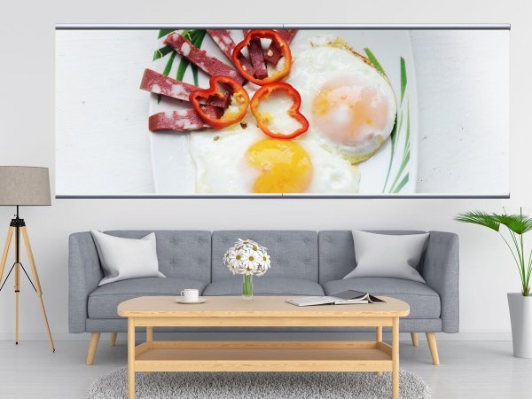 Картина с яичницей и беконом