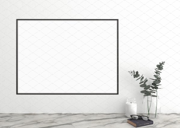 Пустые рамки на стене