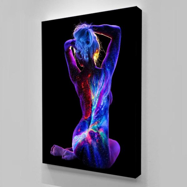 Отпечаток женского тела на холсте