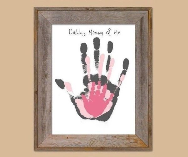 Отпечатки рук на холсте