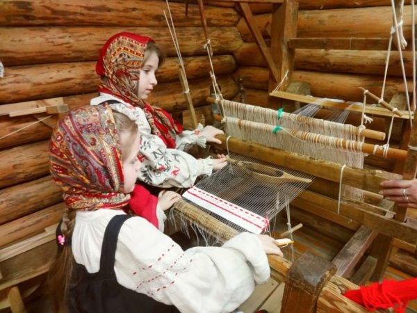 Домотканые половики в избе