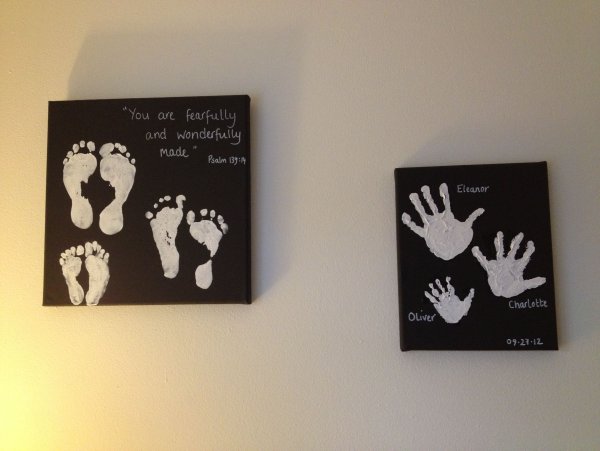 Картина с отпечатками рук