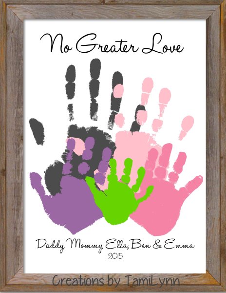 Отпечатки ладоней на холсте семьи