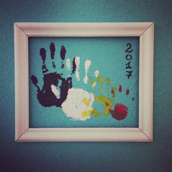Картины с отпечатками рук семьи
