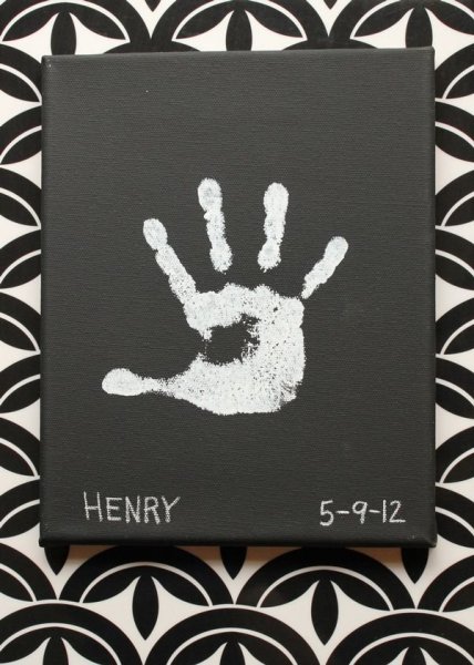 Панно с отпечатками рук