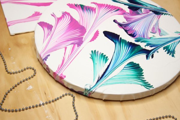 Рисование акриловыми красками и нитью