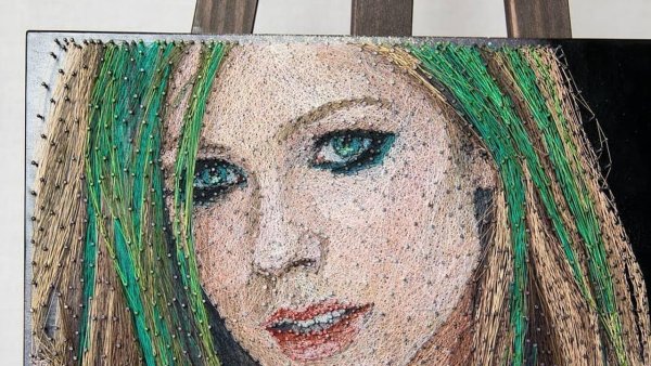 Панно из ниток и гвоздей