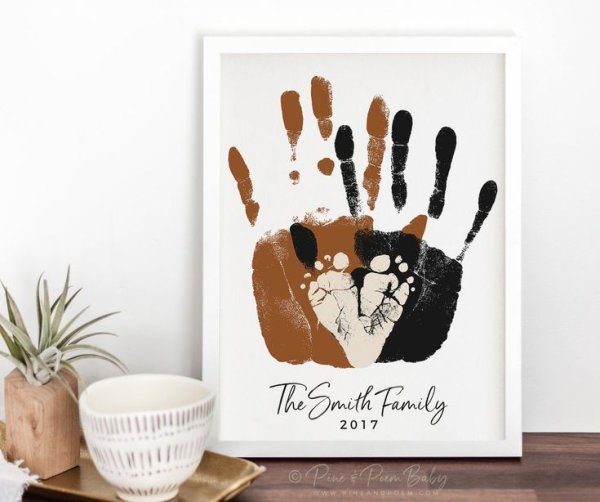 Картина с отпечатками рук