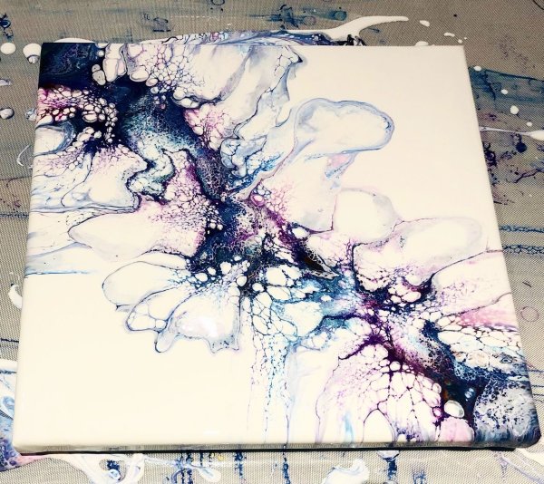 Рисование черным акрилом