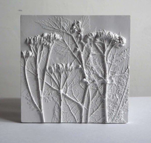 Женский барельеф