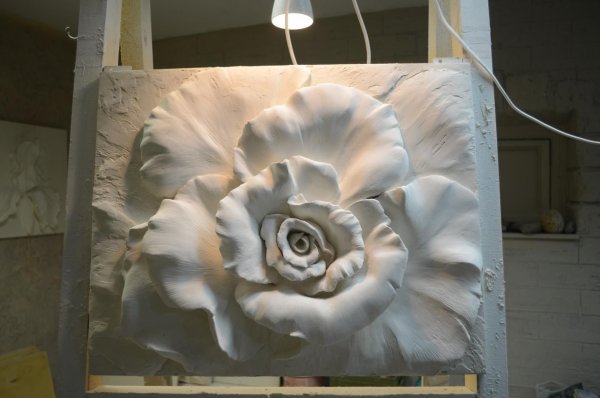 Юлия Быковская барельеф