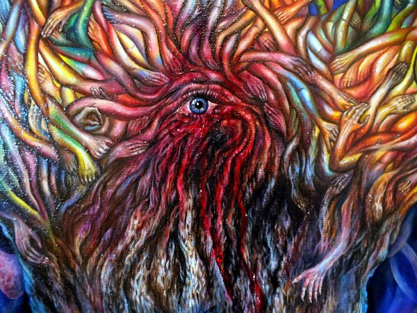 Девушка истекает кровью