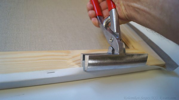 Приспособление для натягивания холста на подрамник