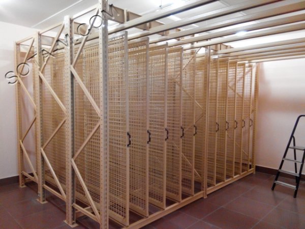 Стеллажи для художественной мастерской