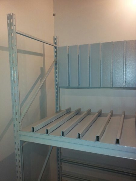 Стеллаж для хранения картин