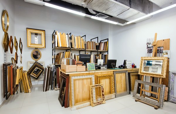 Стеллажи для хранения картин в музее