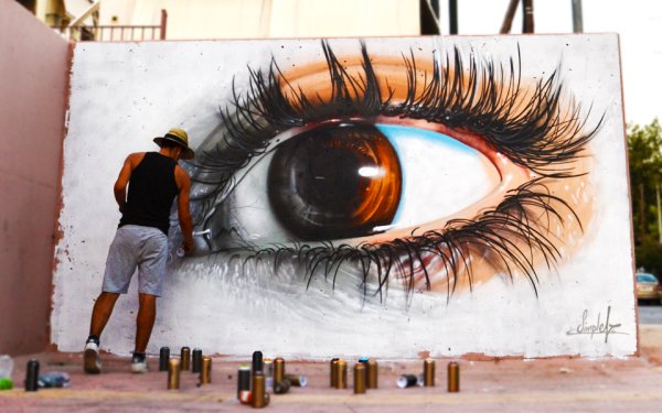 Баллончиком на стене