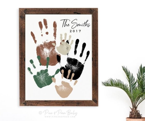 Отпечатки рук на холсте