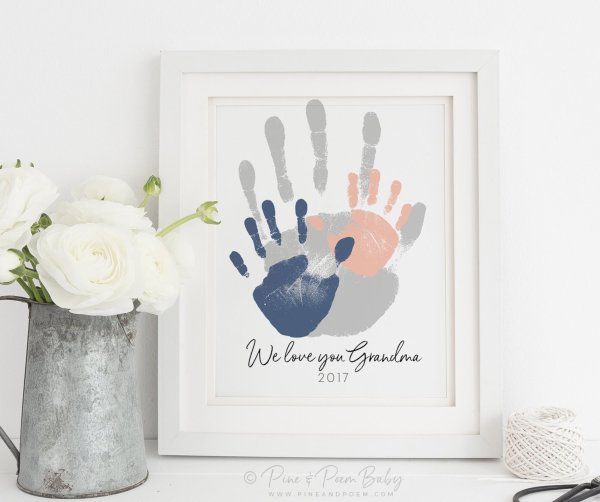 Отпечатки рук на холсте