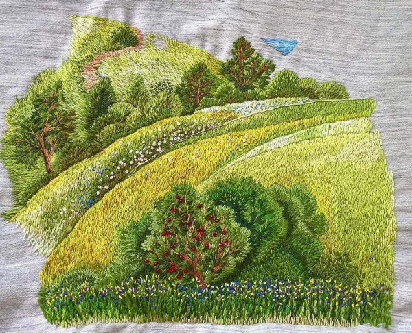 Акварельная вышивка гладью птицы