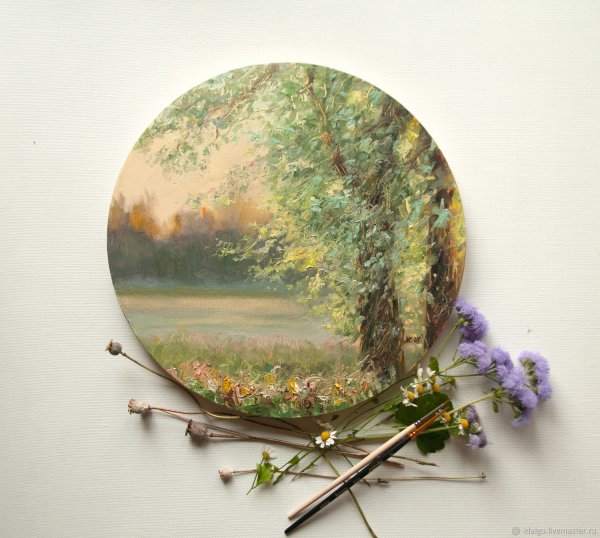 Картина в круглой раме
