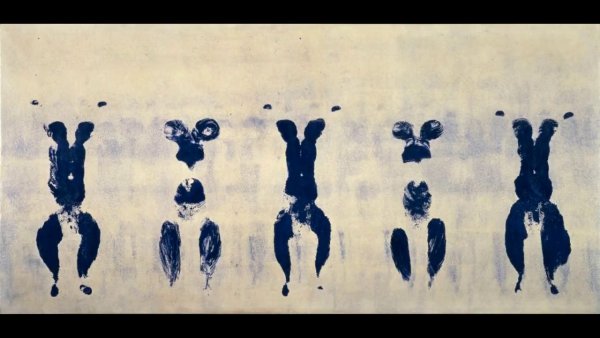 Отпечатки рук на холсте